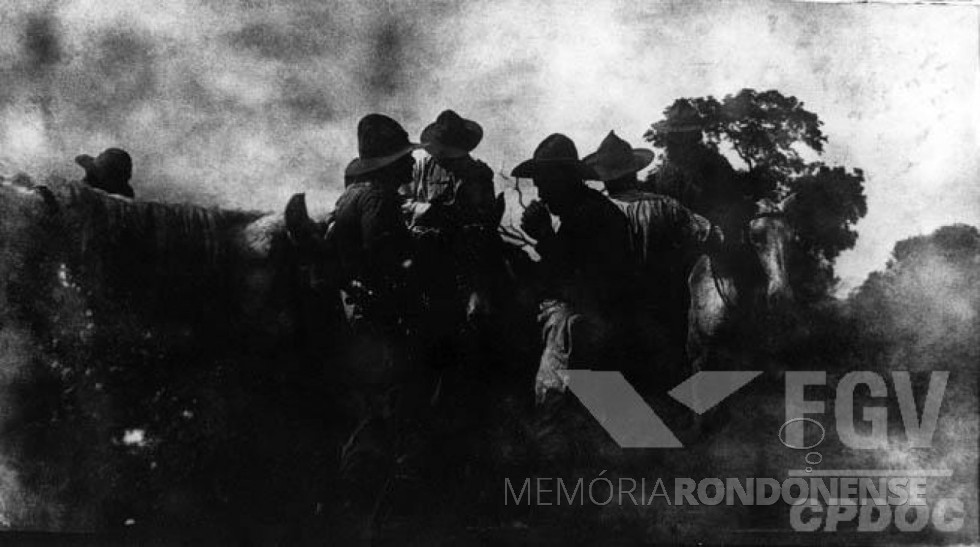 || Encontro dos revolucionários paulistas e gaúchos,  junto a Picada Benjamin., em abril de 1925.
Imagem: Acervo Arquivo Nacional - FOTO 2 -