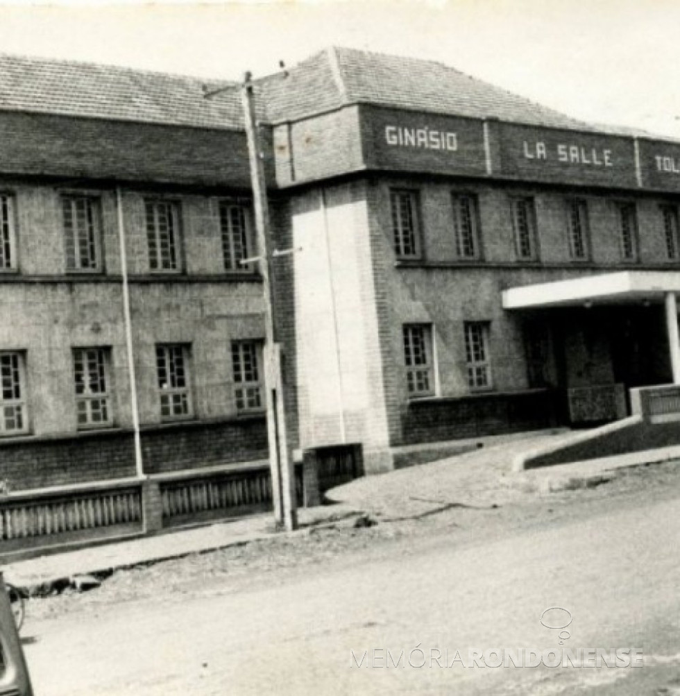 || Prédio próprio do Colégio La Salle, na cidade de Toledo, na década de 1960.
Imagem: Acervo Projeto Memória Rondonense - FOTO 6 -