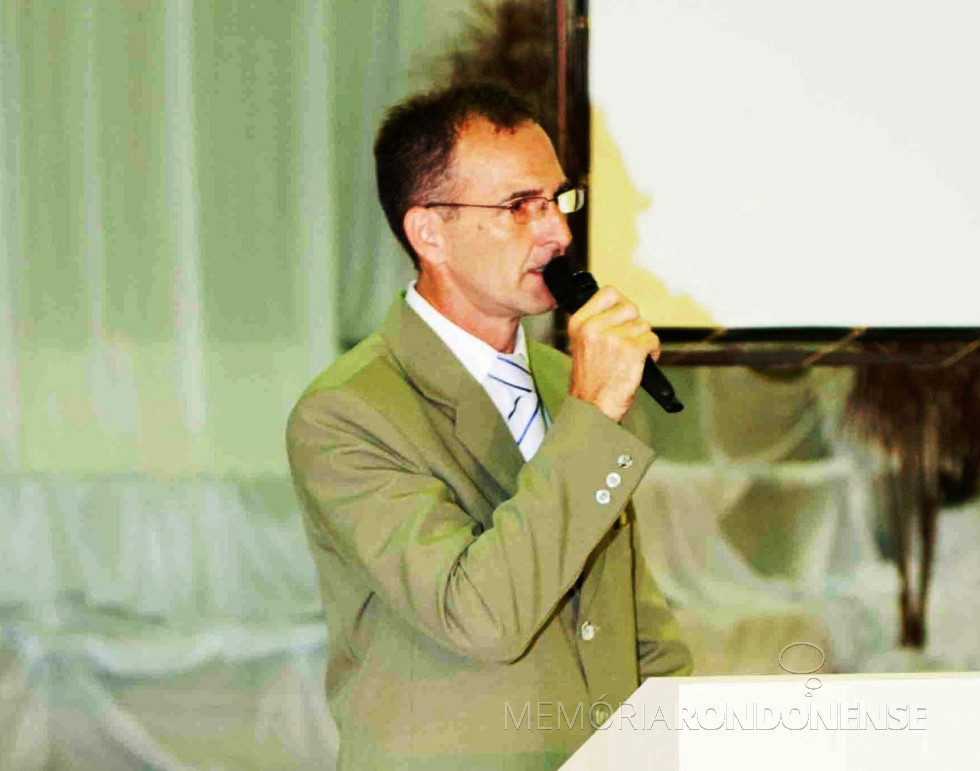 || Rondonense Airton Kraemer, vencedor do concurso de oratória das câmaras juniores do Paraná, em abril de 1987.
Imagem: Acervo pessoal - FOTO 7 -