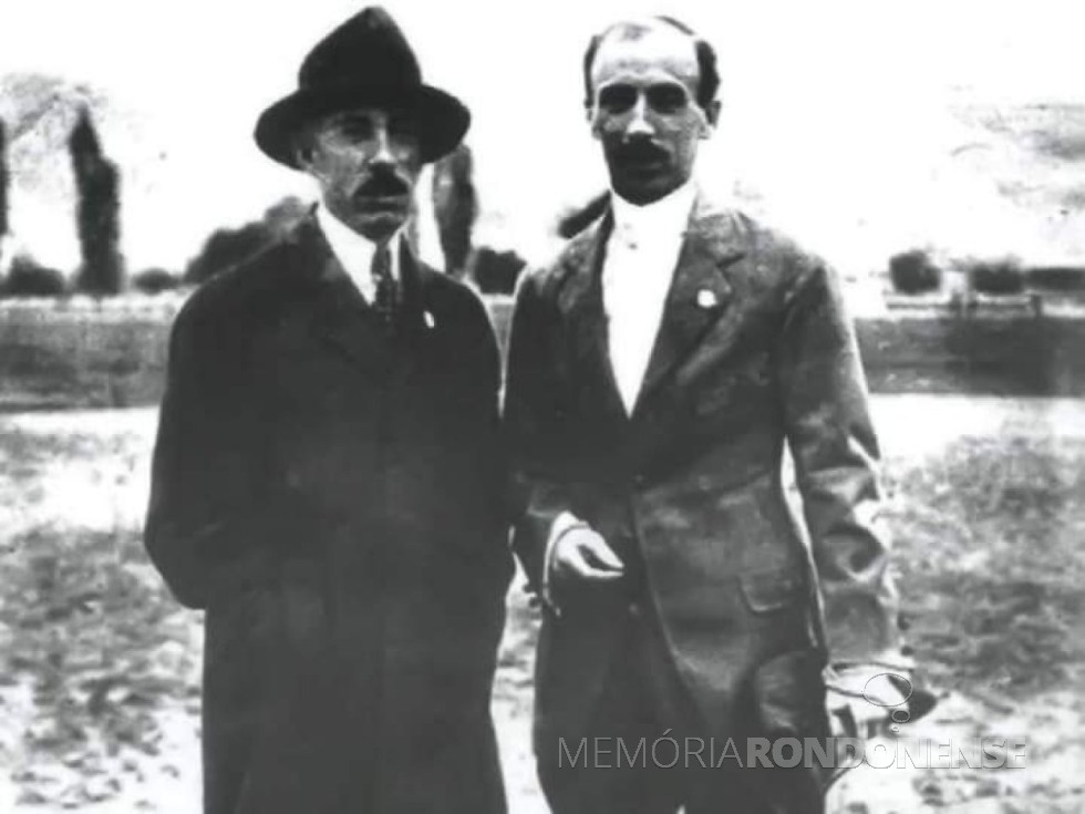 || Santos Dumont (e) durante a sua visita a cidade de Foz do Iguaçu, em abril de 1916.
Imagem: Acervo Projeto Memória Rondonense - FOTO 5 -