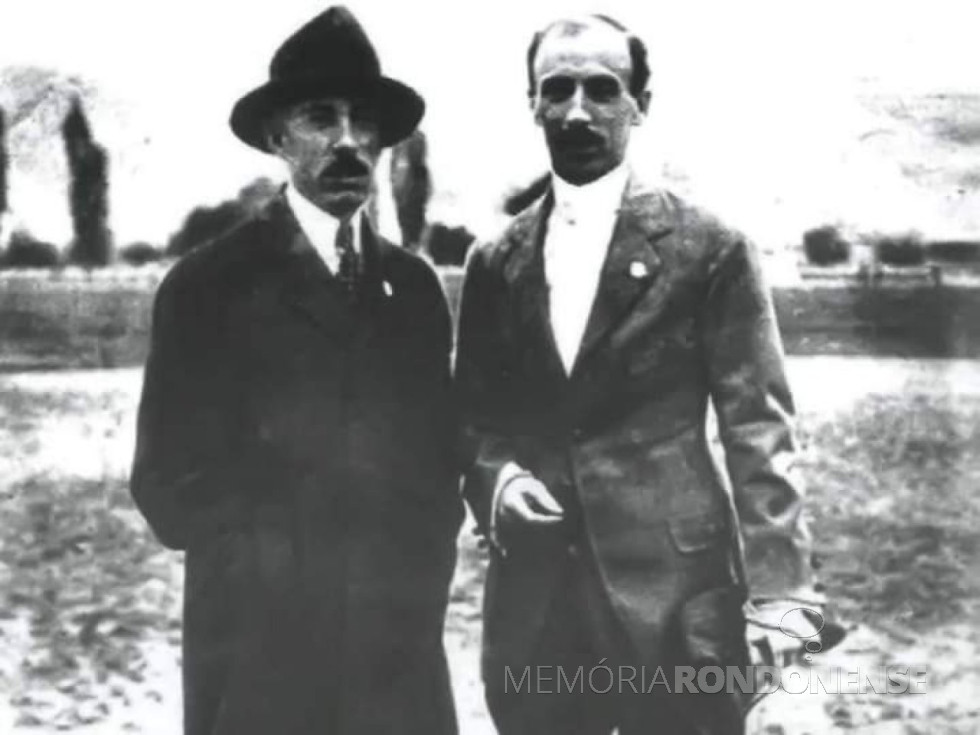 || Santos Dumont (e) durante a sua visita a cidade de Foz do Iguaçu.
Imagem: Acervo Projeto Memória Rondonense - FOTO 5 -