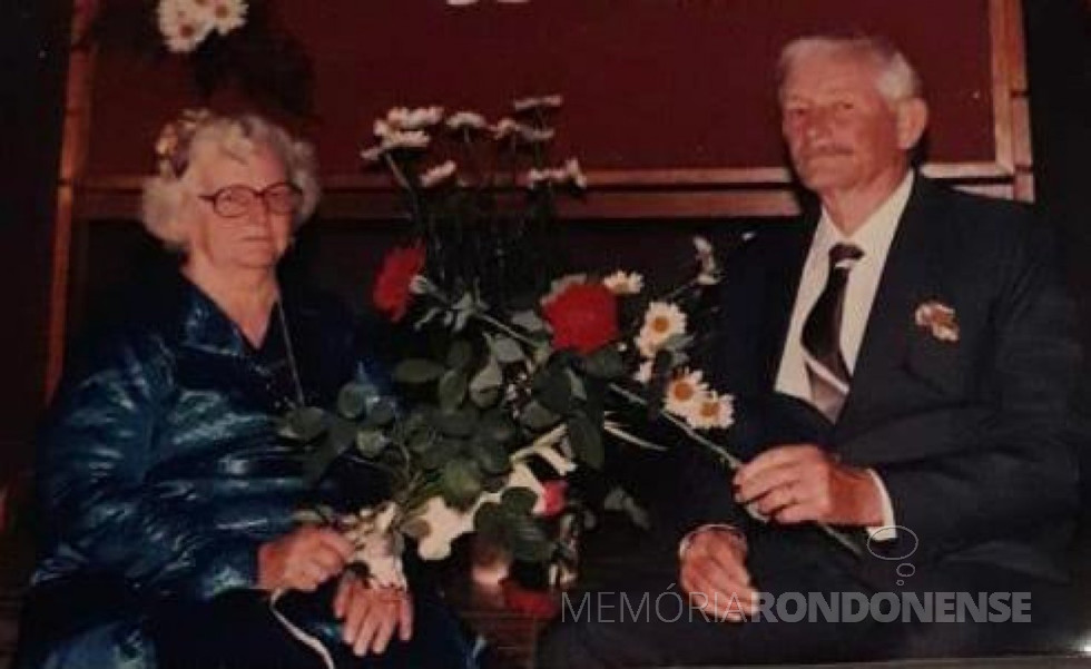 || Casal Albina Otília e Aloísio Haab, proprietário do primeiro alambique de aguardante no projeto de colonização da Maripá.
Imagem: Acervo Luiz Haab - FOTO 4 -