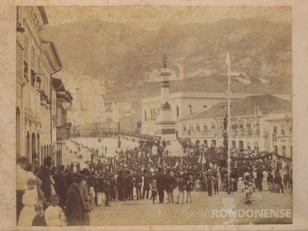 || Cerimônia de inauguração do Monumento a Tiradentes, em Ouro Preto (MG).
Sem autoria identificada. Coleção Nelson Coelho de Senna - BR - MGA PM NCS-116. 21/04/1894 - Arquivo Nacional - FOTO 4 -