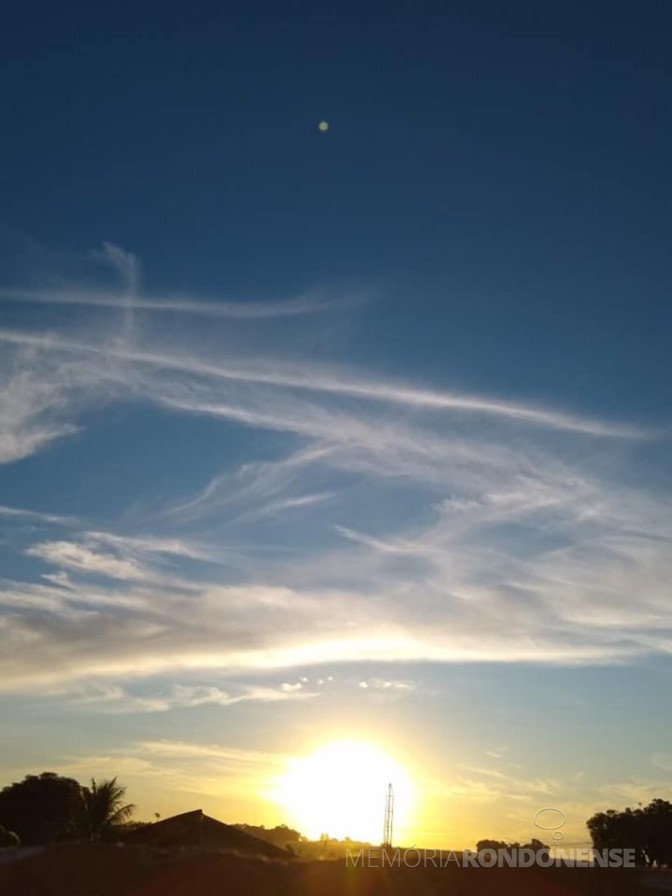 || Pôr do sol na cidade de Marechal Cândido Rondon, em 25 de maio de 2021.
Imagem: Acervo e crédito: Ilda Bet - FOTO 20 -