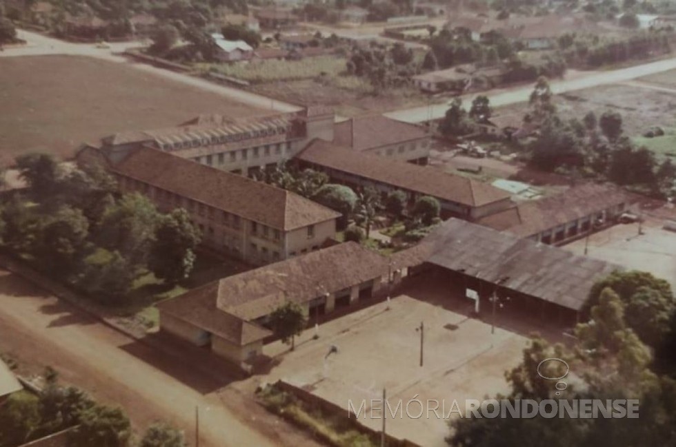 || Colégio La Salle na cidade de Toledo,  em foto de 1960.
Imagem: Acervo Omero Renato Bordim - FOTO 6 -