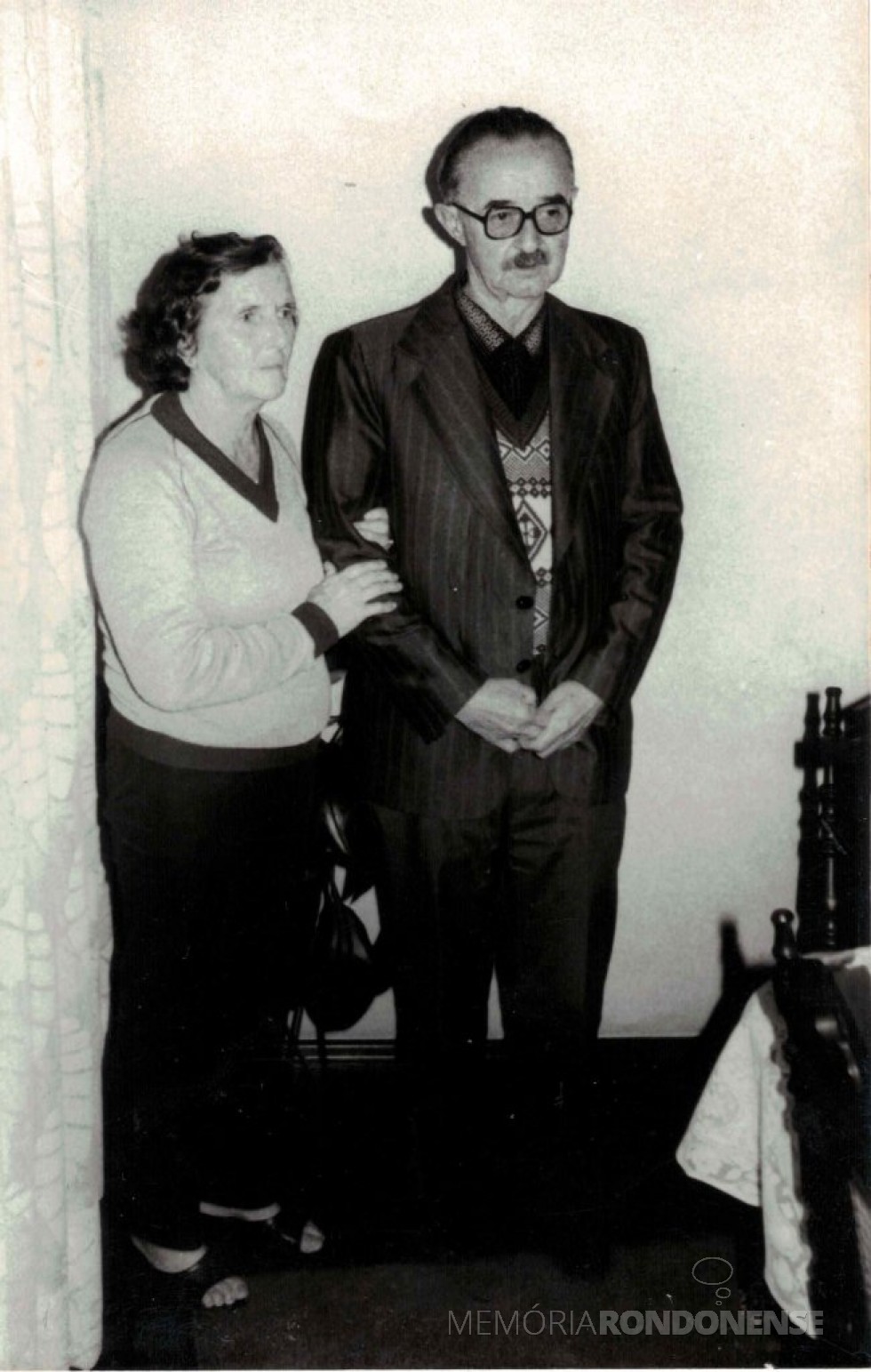 || Casal Assumpta e Alcides Donin, ela primeiro funcionário da Prefeitura Municipal de Toledo, em fotografia da década de 1990.
Imagem: Acervo Museu Histórico Willy Barth (Toledo - PR) - FOTO 6 -