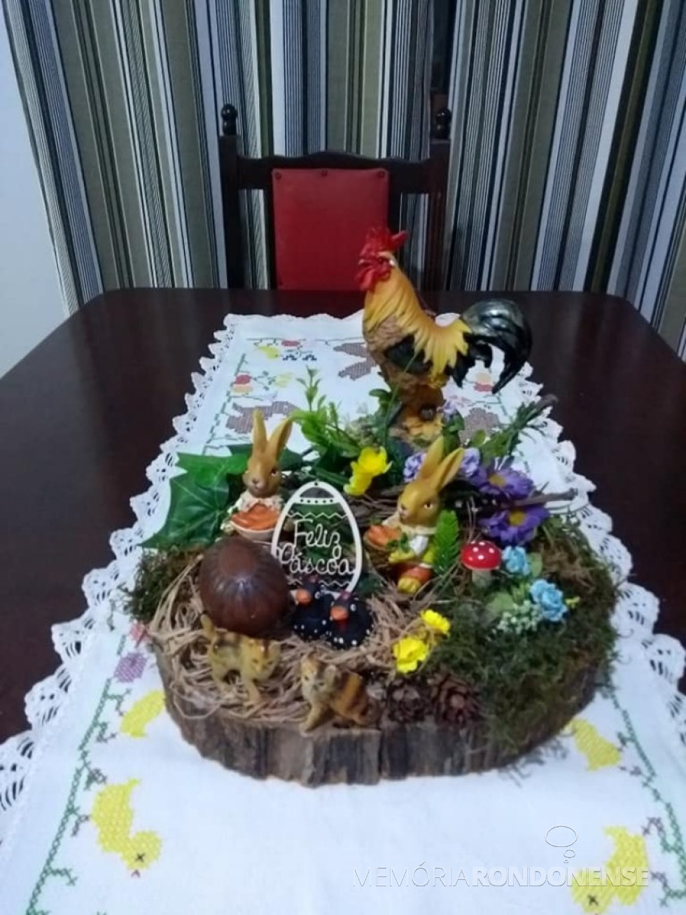 || Decoração de mesa alusiva à Páscoa 2021, da rondonense Loni (nascida Krummenauer) Richter.
Imagem: Acervo pessoal - FOTO 17 -