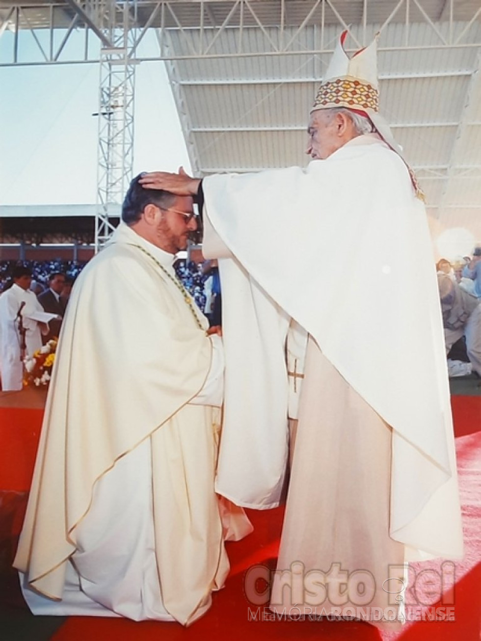 || Ordenação episcopal do padre Irineu Scherer como bispo da diocese de Garanhuns, Pernambuco, na Festa da Fé, na cidade de Toledo.
Imagem: Acervo Revista Cristo-Rei - FOTO 17 -