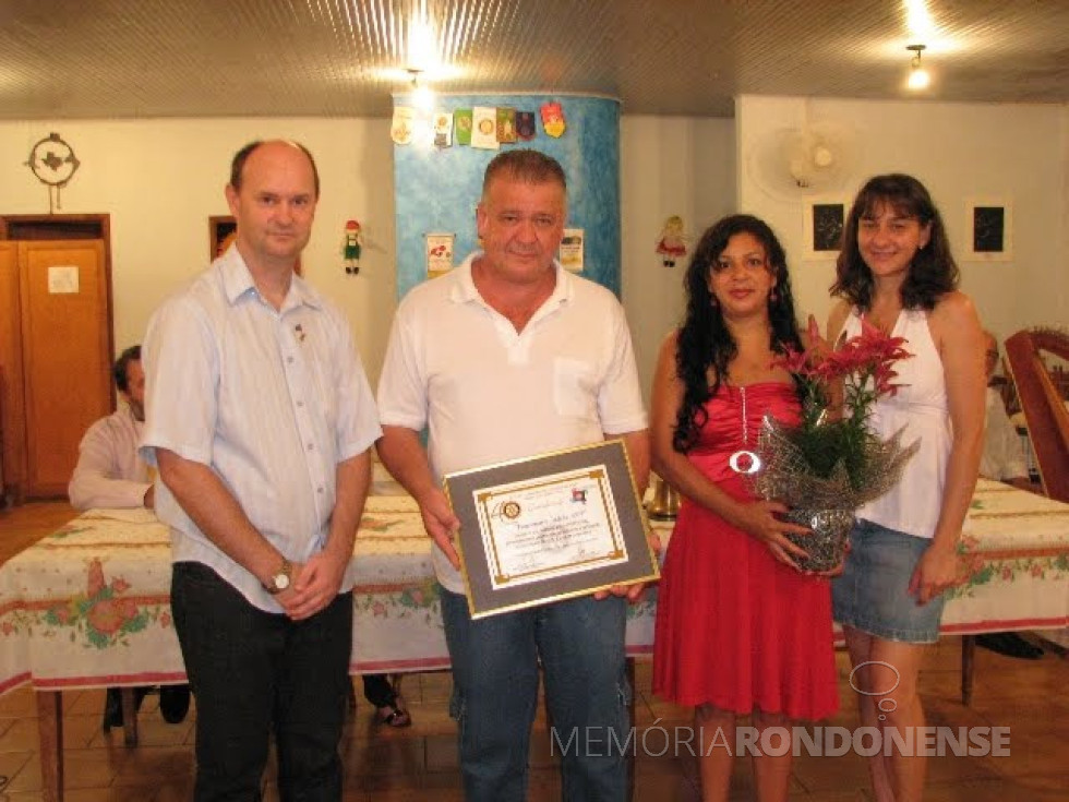 || Irio Ruppenthal e esposa Doraci de Jesus (nascida Silva) , ladeados pelo casal Ladamir Friedrich (e) e esposa.
Imagem: Acervo Rotary Club de Marechal Cândido Rondon - FOTO 11 -