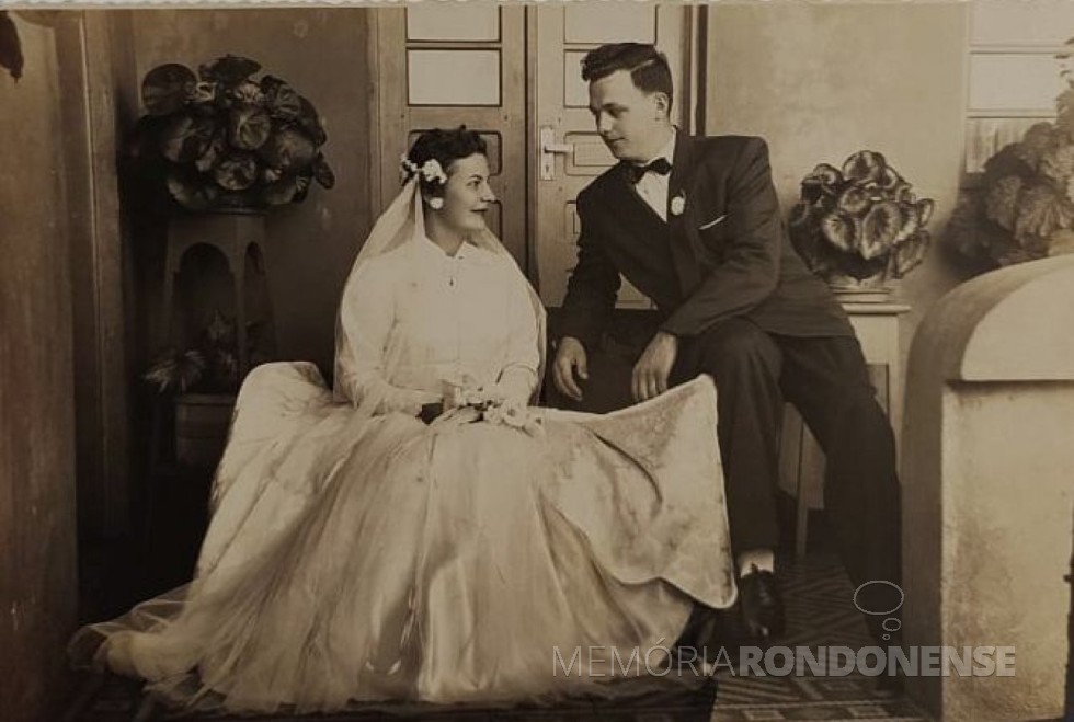 || Noivos Ana Nelly Anschau e Irio Jacob Welp que casaram em outubro de 1955. 
Imagem: Acervo Fábio Anschau (Quatro Pontes) - FOTO 3 - 