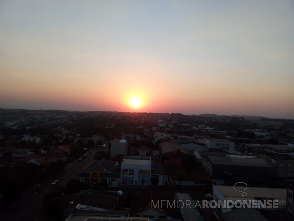 || Pôr do sol na cidade de Marechal Cândido  Rondon, em 18 de agosto de 2021.
Imagem e crédito Dagmar Ritter - FOTO 26 - 
