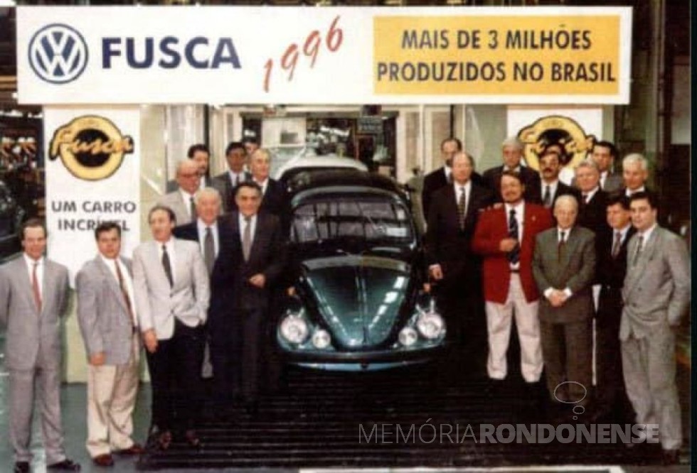 || Última unidade do Fusca saindo da linha de montagem da Volkswagen, em São Bernando do Campo (SP), em junho de 1996.
Imagem: Acervo  Autoentusiastas - FOTO 9 -