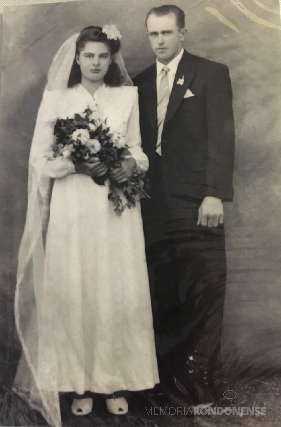 || Noivos Romilda Drost e Wilmuth Rusch que casaram em final de agosto de 1946.
Imagem: Acervo Jurema Stresnke - FOTO 8 -