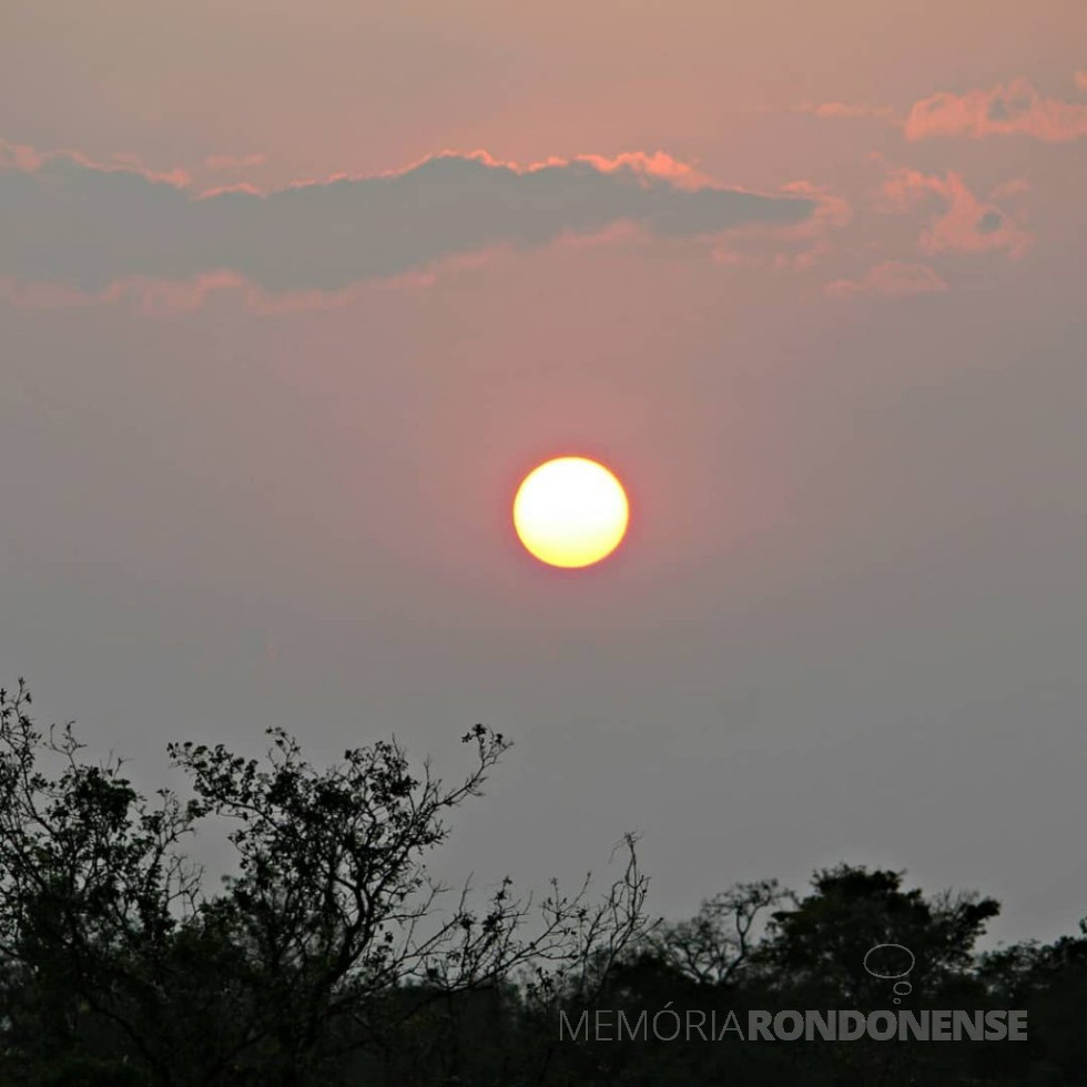 || Entardecer em Marechal Cândido Rondon retratado no interior do município por Jair Meller, em 14 de agosto de 2021.
Imagem: Acervo do autor - FOTO 23 -