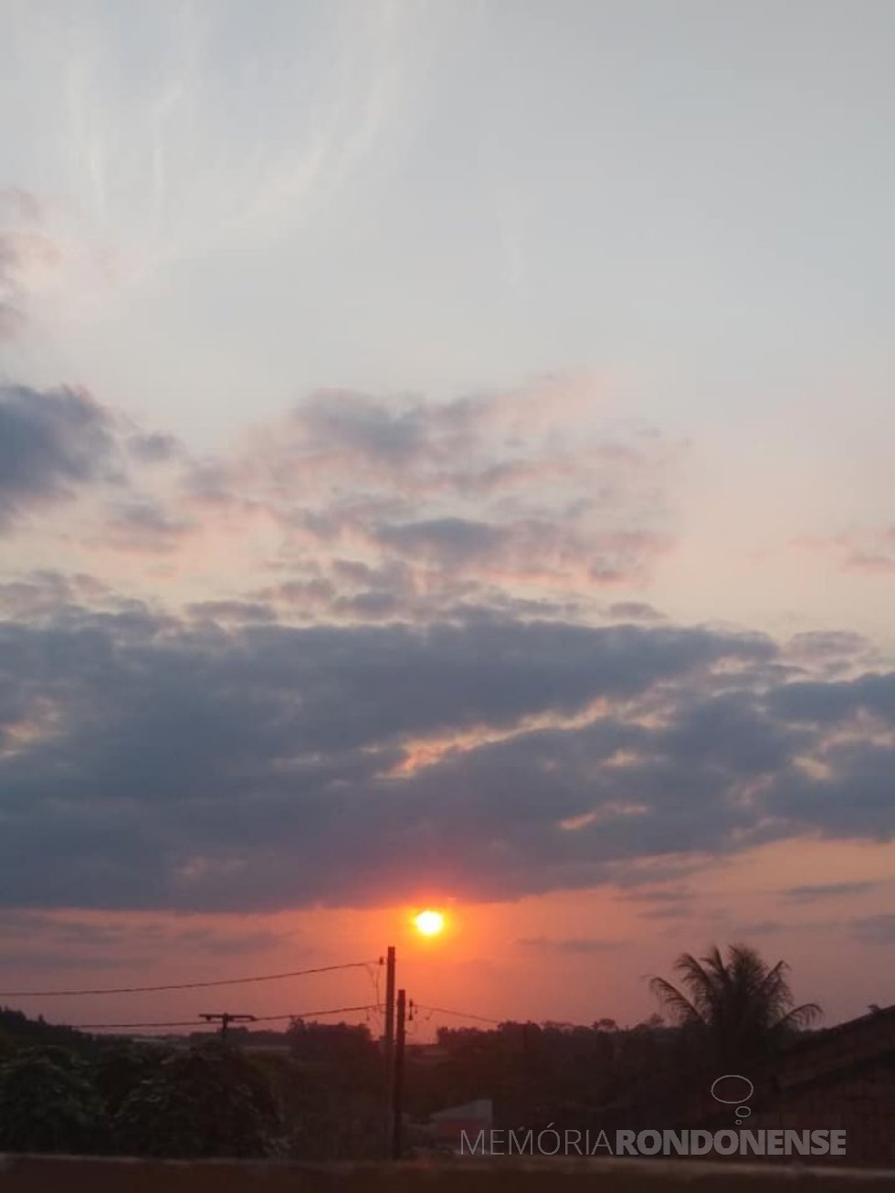 || Amanhecer na cidade de Marechal Cândido Rondon, em 22 de setembro de 2021.
Imagem: Acervo e crédito de Ilda Bet - FOTO 14 --