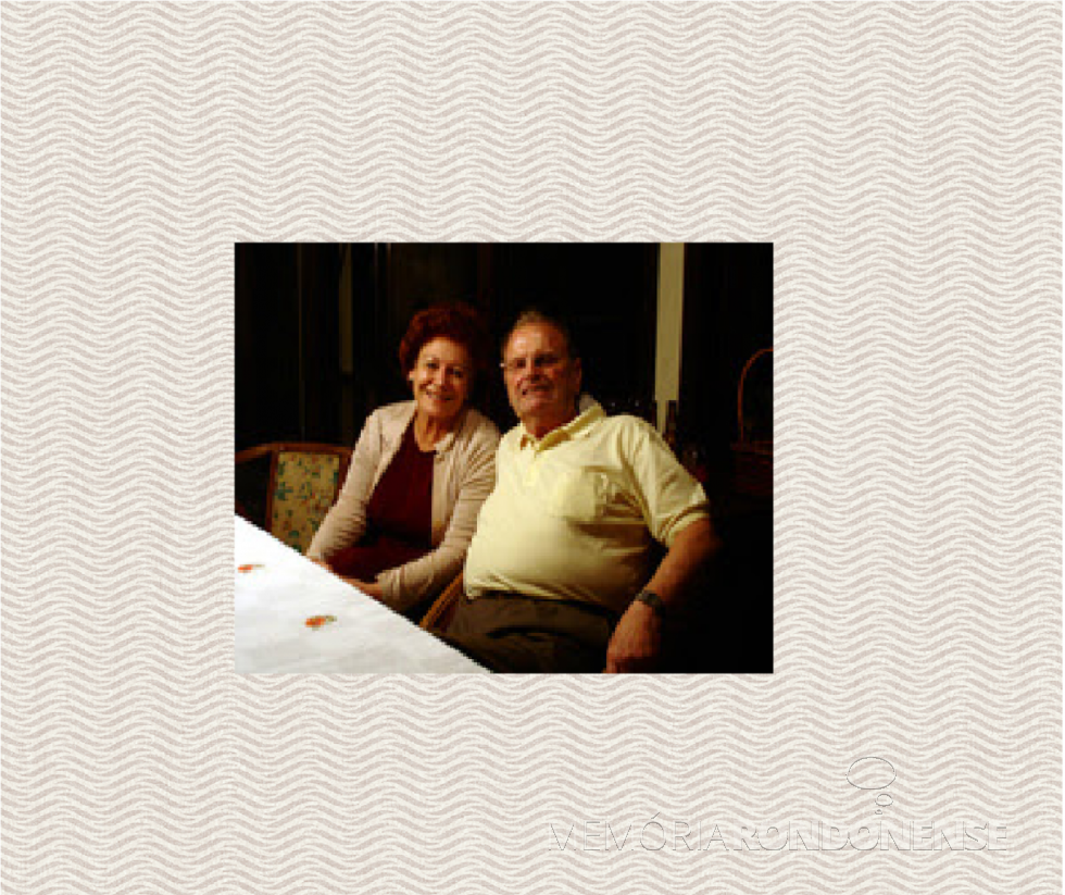 || Dr. Clóvis do Espírito Santo com a esposa Ione, num evento na cidade de Curitiba, ele falecido em janeiro de 2008.
Imagem: Acervo Clóvis do Espírito Santo Jr. - FOTO 13 -