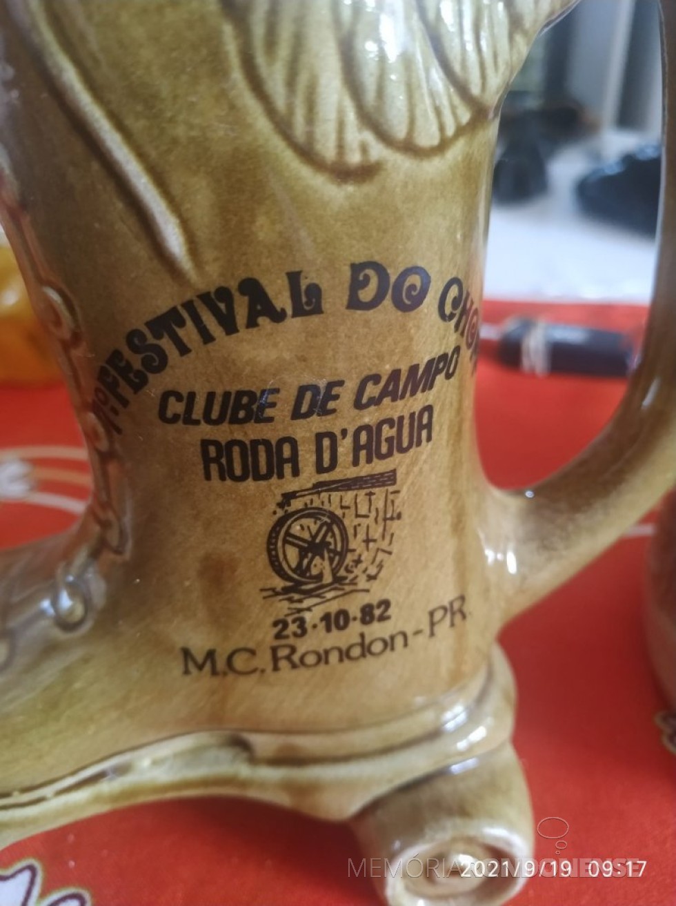 || Caneco do 1º Festival do Chopp do Clube de Campo Roda d'Água, realiado em outubro de 1982.
Imagem: Acervo e Crédito Ademir Lermen - FOTO  9 -
