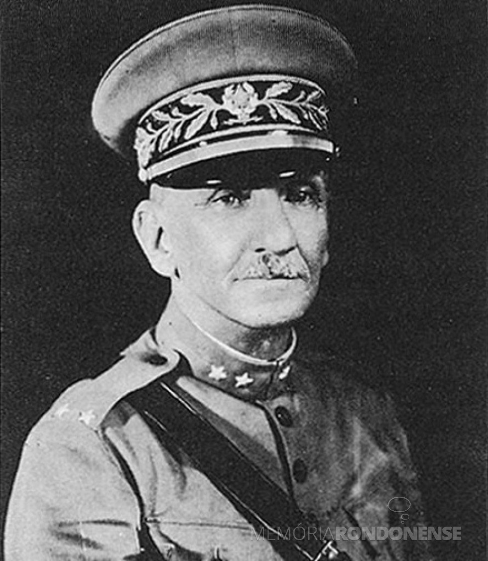 || General Isidoro Dias Lopes, comandante das forças revolucionárias paulistas, que se refugiou na cidade de Guaíra (PR), em outubro de 1924.
Imagem: Acervo CPDOC - Fundação Getúlio Vargas (FGV) - FOTO 7 -