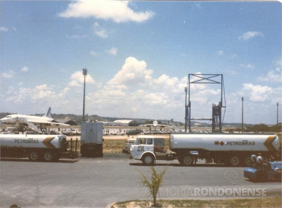 || Aviões Concorde da comitiva do presidente francês  François Mitterand no aeroporto de Recife, para reabastecimento, em outubro de 1987. 
Imagem: Acervo  Túlio Conceiro - FOTO 11 -