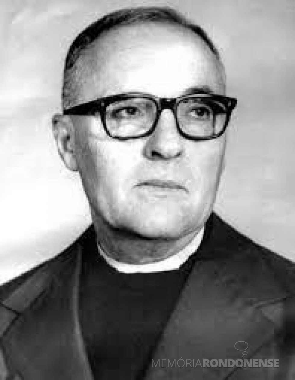 || Padre Luiz Luise, fundador da Cooperativa Agroindustrial Consolata (Copacol), em outubro de 1963.
Imagem: Acervo da Copacol - FOTO 4 - 
