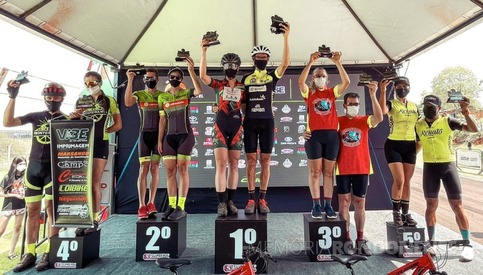 || Andriele Unfried e Marco Aurélio Stenzel, campeões da categoria “Sport Dupla Mista no ”Desafio 100 Km de Mountain Bike de Cascavel