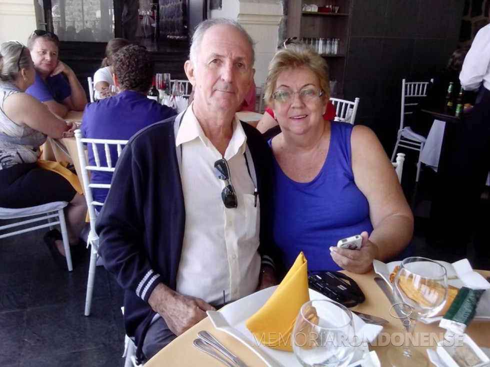 || Romito Graebin e esposa Lizelotte, ele que tomou posse da presidência do Rotary Club de Marechal Cândido Rondon em final de junho de 1991.
Imagem: Acervo Pessoal / Facebook - FOTO 5 -