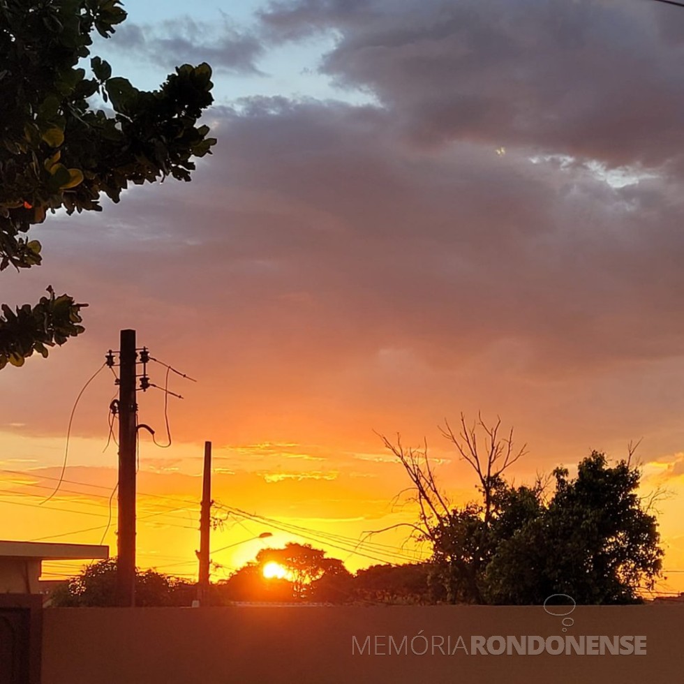 || Entardecer em Marechal Cândido Rondon, em 04 de novembro de 2021.
Imagem: Acervo e crédito da pioneira rondonense Ilda Bet - FOTO 27 - 
