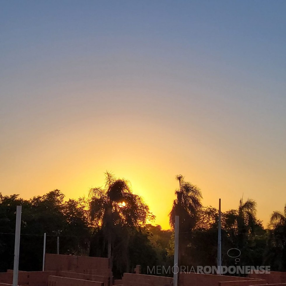 || Pôr do sol na cidade de Marechal Cândido Rondon (PR), em 19 de novembro de 2021.
Imagem: Acervo e crédito da rondonense Ilda Bet - FOTO 26 -