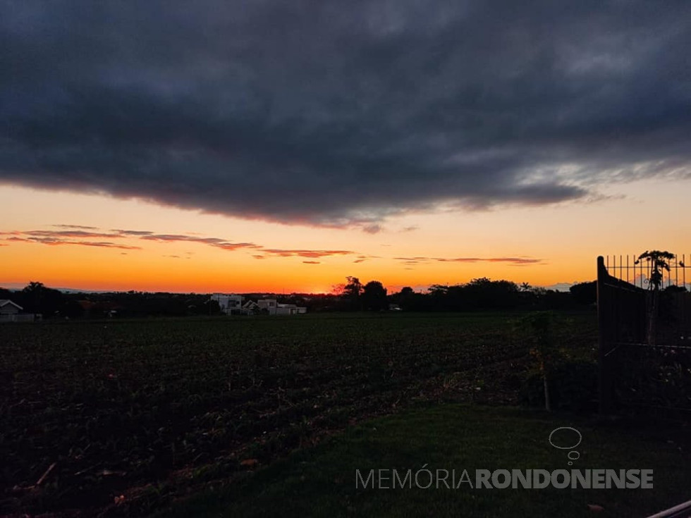 || A noitinha na cidade de Marechal Cândido Rondon (PR), na cidade de Marechal Cândido Rondon (PR), em 31 de outubro de 2021.
Imagem: Acervo e crédito Elise Schmidt - FOTO 22 -