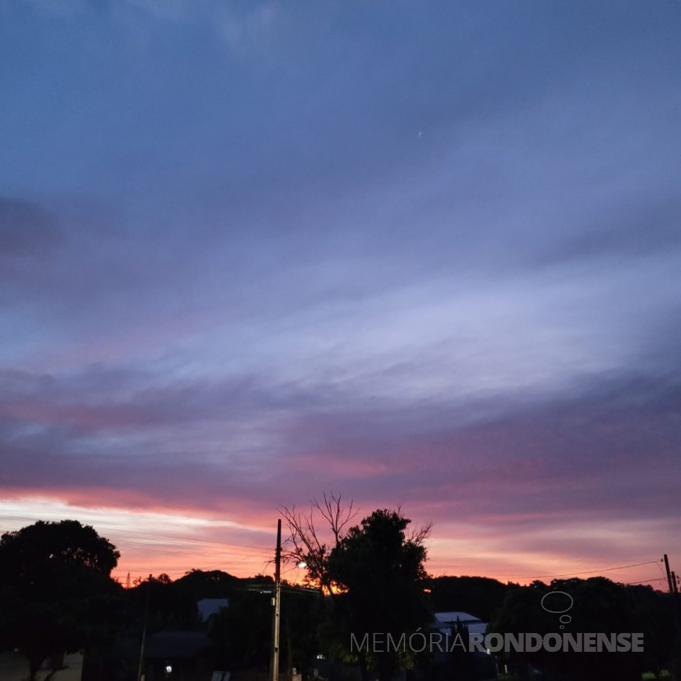 || Pôr do sol na cidade de Marechal Cândido Rondon, em 23 de novembro de 2021.
Imagem: Acervo e crédito da pioneira rondonense Ilda Bet - FOTO 22 -