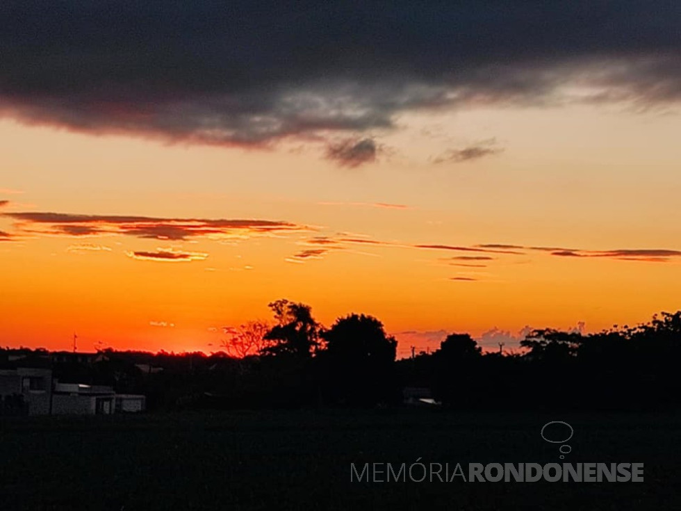 || Entardecer na cidade de Marechal Cândido Rondon, em 31 de outubro de 2021.
Imagem: Acervo e crédito da professora universitária Elise Schmitt - FOTO 18 -