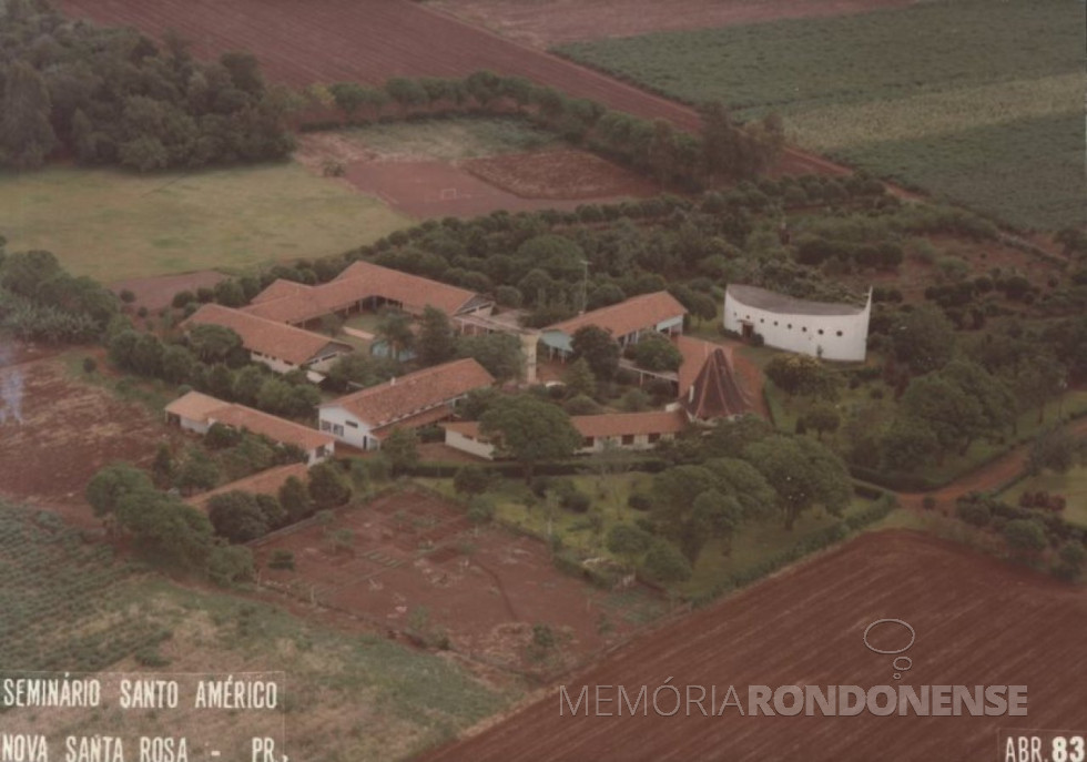 || Vista aérea do complexo do Seminário Santo Américo, em Nova Santa Rosa.
Imagem: Acervo Núcleo da Memória do Colégio Santo Américo (SP). Direito de uso exclusivo (não pode ser copiado) ao Projeto Memória Rondonense - FOTO 11 -