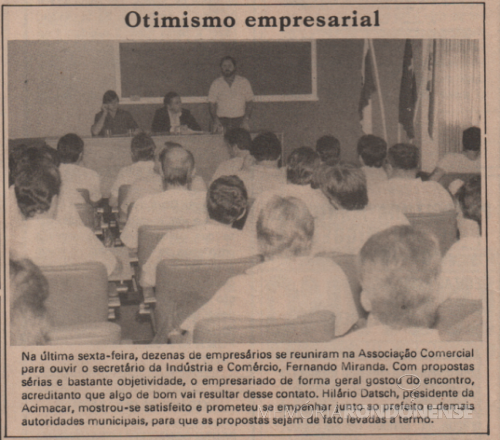 || Prefeito municipal Ilmar Priesnitz, de Marechal Cândido Rondon, saudando o secretário Fernando Fontana Miranda no encontro com empresários rondonenses no auditório da ACIMACAR. 
Imagem: Acervo Vono Berta Amaral (recorte do jornal cascavelense O Paraná - caderno M.C. Rondon Especial, ed. 13.11.1986) - FOTO 9 -