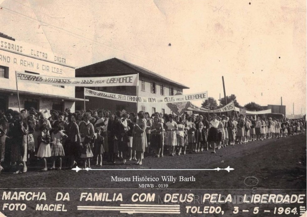 || Marcha da Família na cidade de Toledo, em maio de 1964.
Imagem: Acervo Museu Histórico Willy Barth - FOTO 14 -