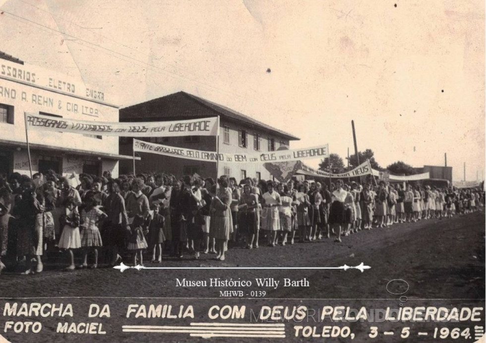 || Marcha da Família na cidade de Toledo, em maio de 1964.
Imagem: Acervo Museu Histórico Willy Barth - FOTO 16 -