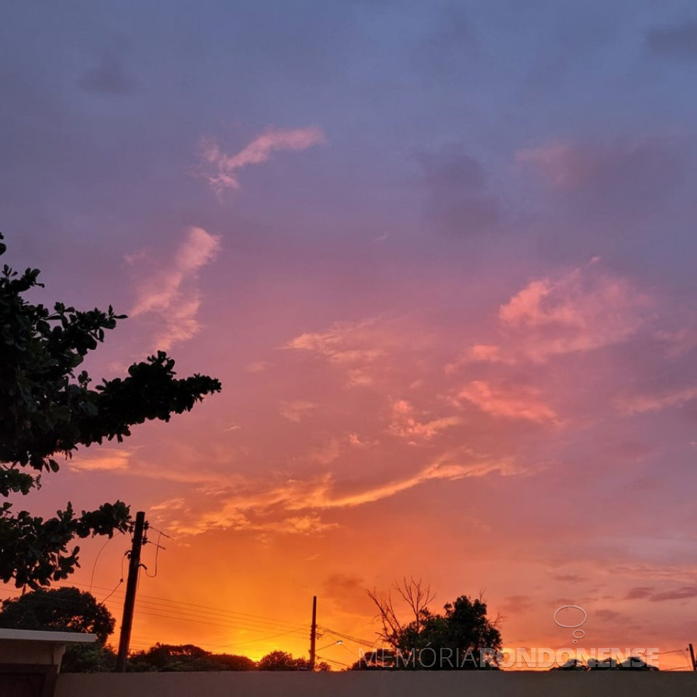 || Final da tarde em Marechal Cândido Rondon (PR), em 13 de dezembro de 2021.
Imagem: Acervo e crédito da pioneira rondonense Ilda Bet - FOTO 31 -