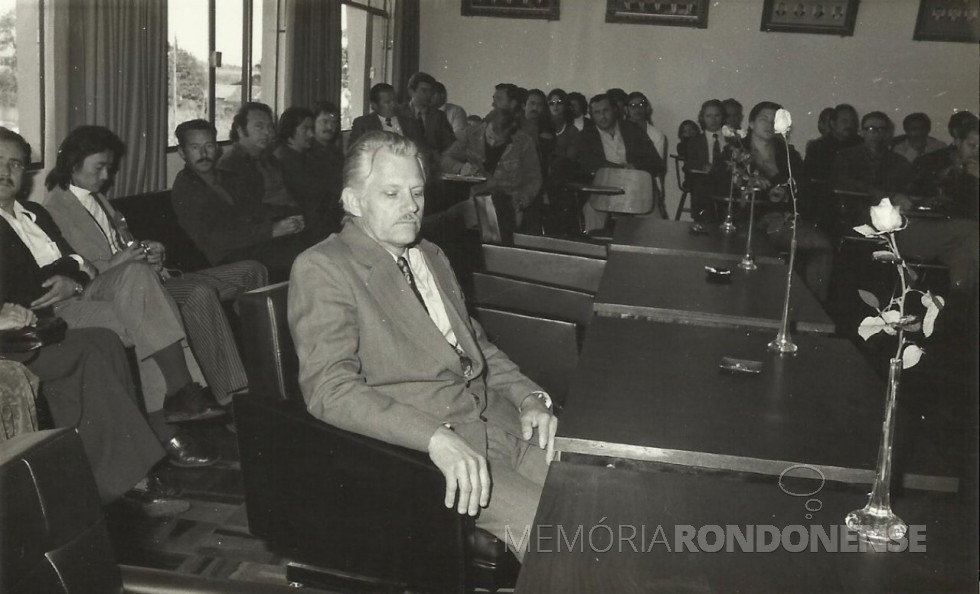 || Empresário rondonense Waldi Winter e ex-vereador de Marechal Cândido Rondon homenageado pelo Lions Club, em dezembro de 1988.
Imagem: Acervo Projeto Memória Rondonense - FOTO 6 - 