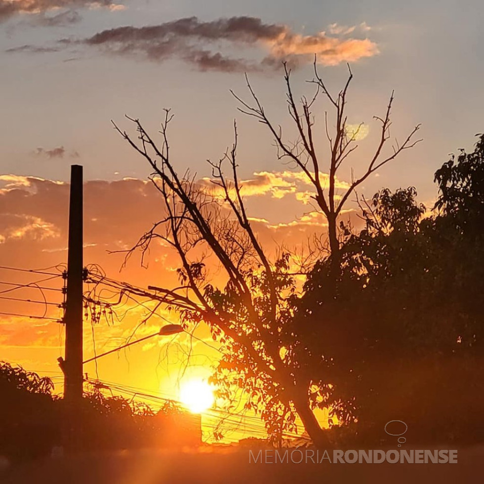 || Pôr do sol em Marechal Cândido Rondon, em 07 de dezembro de 2021.
Imagem: Acervo e crédito da pioneira rondonense Ilda Bet - FOTO 25 -