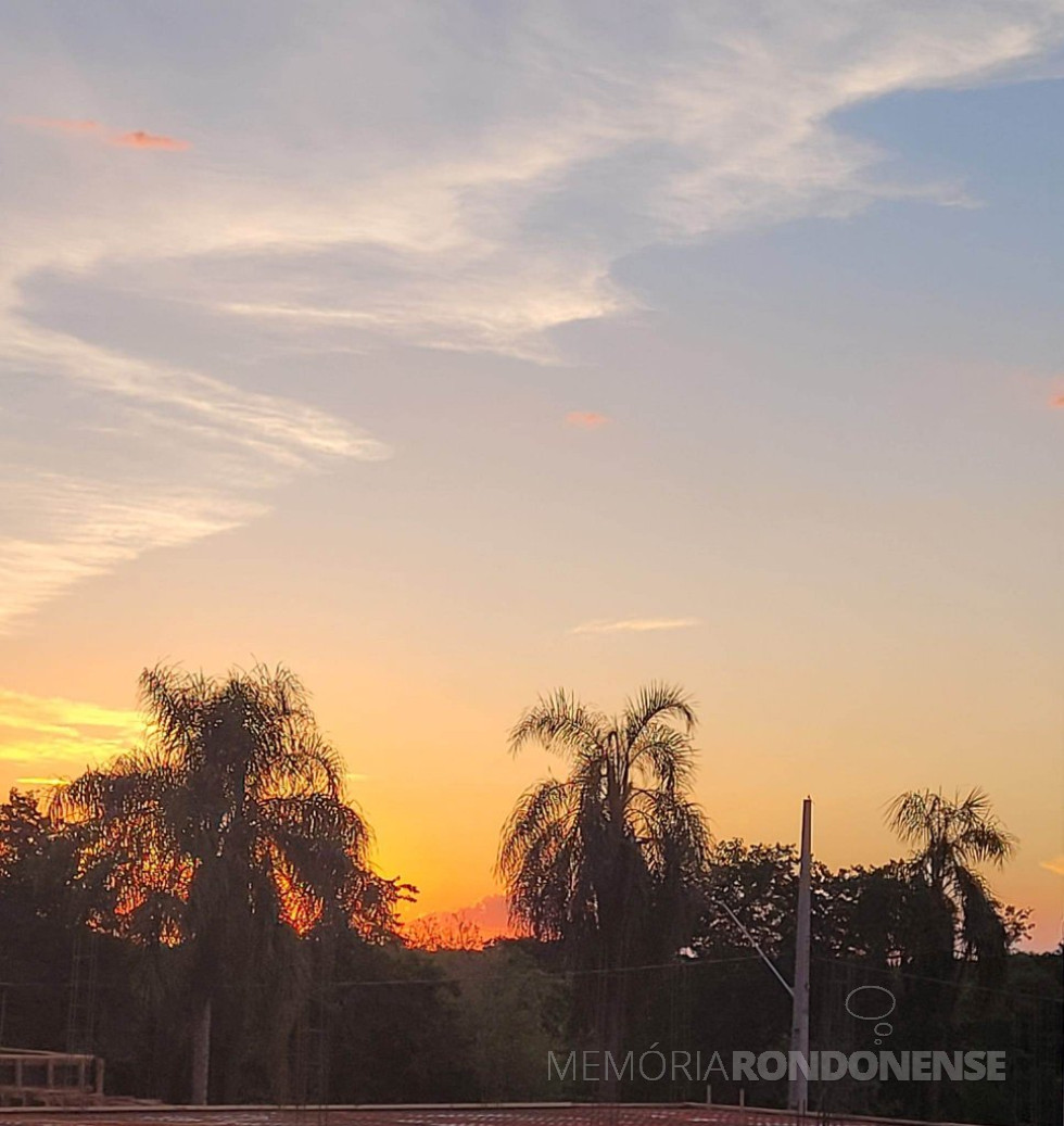 || Entardecer na cidade de Marechal Cândido Rondon, em 19 de dezembro de 2021.
Imagem: Acervo e crédito da pioneira rondonense Ilda Bet - FOTO 39 -