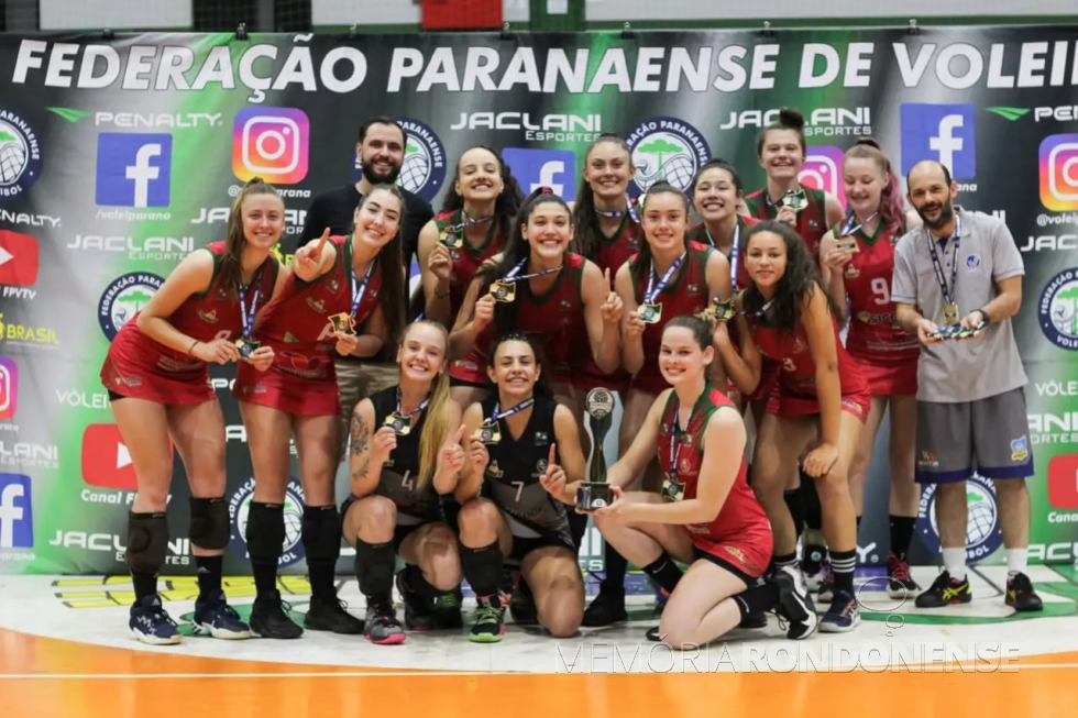 || Equipe de vôlei Sub 19 do Colégio Evangélico Martin Luther que conquista pela 8ª vez o Campeonato Paranaense de Volei Feminino Sub 19, em final de novembro de 2021.
Imagem: Acervo O Presente - FOTO 27 -