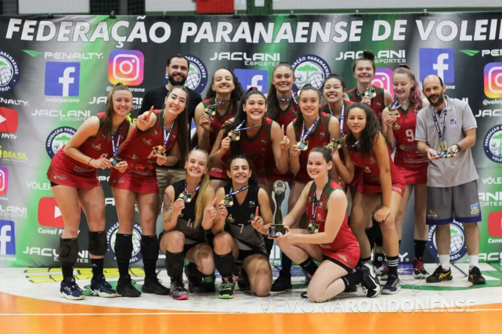 || Equipe de vôlei Sub 19 do Colégio Evangélico Martin Luther que conquista pela 8ª vez o Campeonato Paranaense de Volei Feminino Sub 19, em final de novembro de 2021.
Imagem: Acervo O Presente - FOTO 27 - 