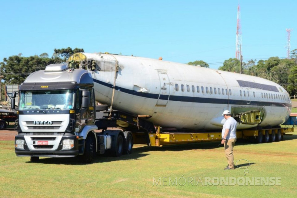 || Chegada da fuselagem do Boeing 737 -200 à cidade de Foz do Iguaçu, em julho de 2016.
Imagem: Acervo Airway - FOTO 33 -