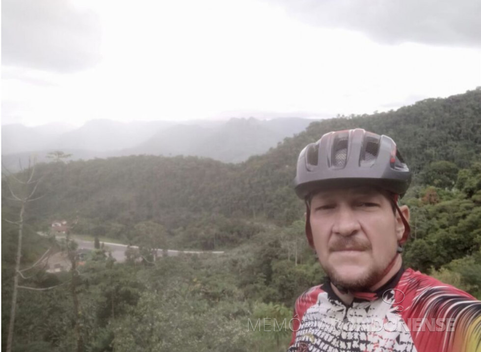 || Ciclista rondonense Marcos Douglas Scherer que pedalou desde Marechal Cândido Rondon até Balneário Camboriú (SC), em janeiro de 2022.
Imagem: Acervo pessoal - FOTO 19 -
