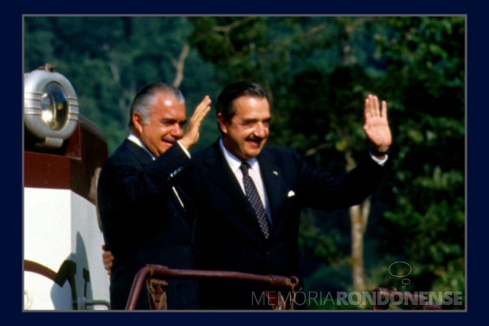 || José Sarney e Raúl Ricardo Alfonsín que inauguram a Ponte da Fraternidade sobre Iguaçu, em final de novembro de 1985.
Imagem: Acervo Os Divergentes - FOTO 8 -