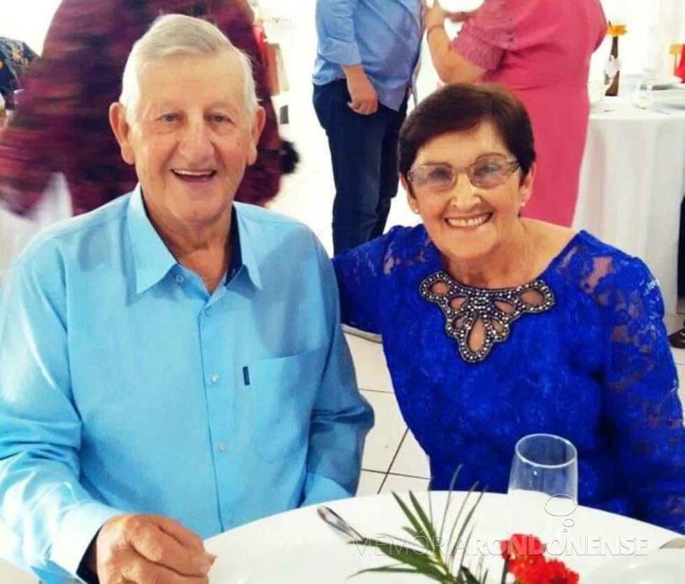 || Pioneiro rondonense Arnoldo Bohn e esposa Erica (nascida Kreutz)   que chegaram de mudança em Marechal Cândido Rondon, em janeiro de 1958.
Imagem: Acervo pessoal - FOTO 2 - 
