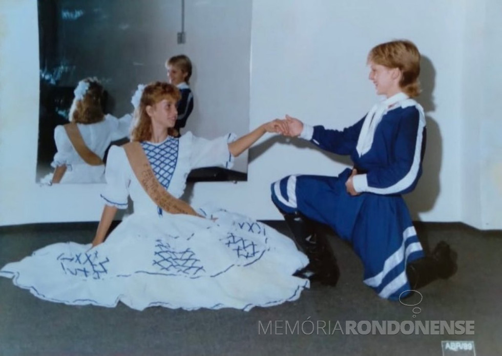 || Vanessa Juliana Kurz fazendo par de dança com Rodrigo Witt, que veio falecer aos 15 anos, vítima de leucemia.
Imagem: Acervo pessoal - FOTO 8