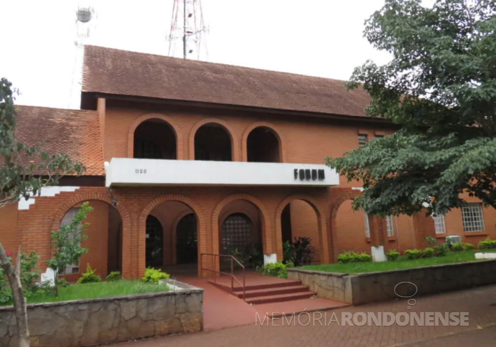 || Antigo forum de Marechal Cândido Rondon doado ao município pelo Governo do Paraná. 
Imagem: Acervo O Presente - FOTO 19 - 