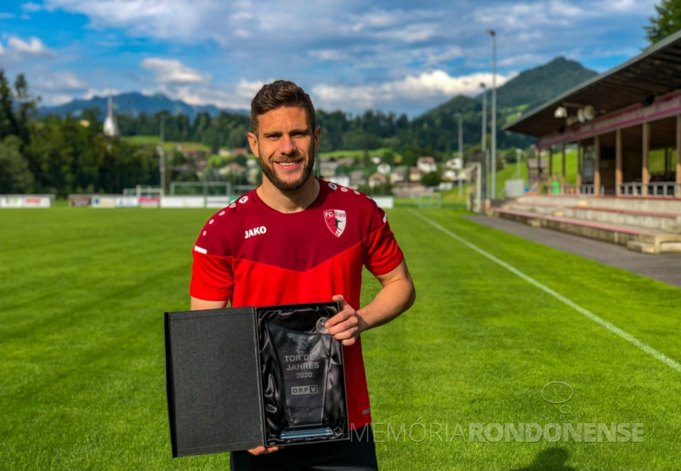 || Futebolista rondonense Rafhinha Domingues contrato pelo SC Brühl, de St. Gallen, Suiça, em janeiro de 2022.
Imagem: Acervo Mobile. Twitter - FOTO 23 -