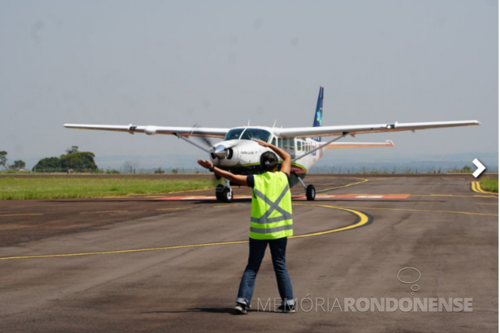 || Pouso do avião Cessna Gran Caravan, da Azul Conecta, no aeroporto de Guaíra (PR), em vôo inaugural em janeiro de 2022, com 5 passageiros e dois tripulantes.
Imagem: Acervo Comunicação do Município de Guaíra - FOTO 2 - 