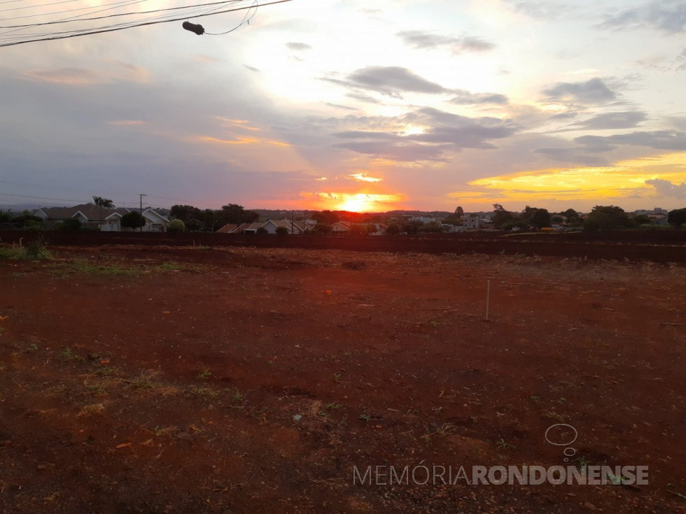 Pôr do sol na cidade de Marechal Cândido Rondon, em 21 de fevereiro de 2023.
Foto tirada desde o Bairro Ana Paula.
Imagem: Acervo e crédito do rondonense  Matias Graff - FOTO 23 - 